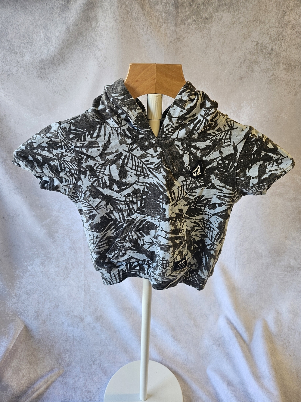 🩵 VOLCOM Abstract Print Short Sleeve Hoodie & Shorts| Size 24M